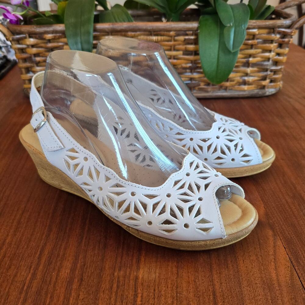 Spring Step Footsie Wedge Sandal Women's9 White Leather Cutout Coastal Summer